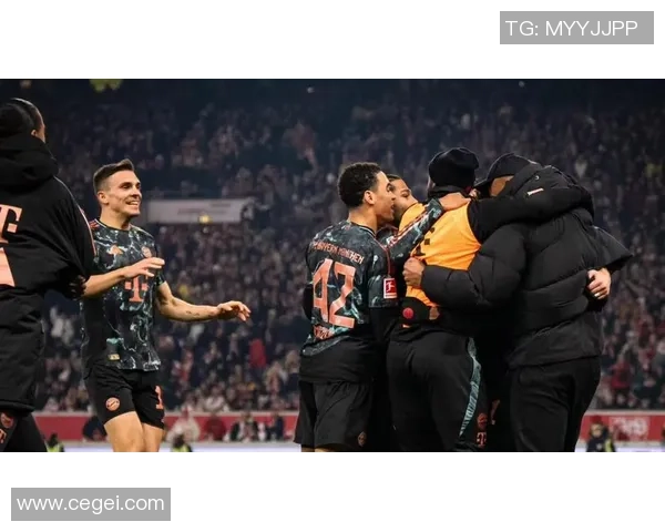 德甲激战：那不勒斯惊险逆转拜仁红牌争议引发全场热议