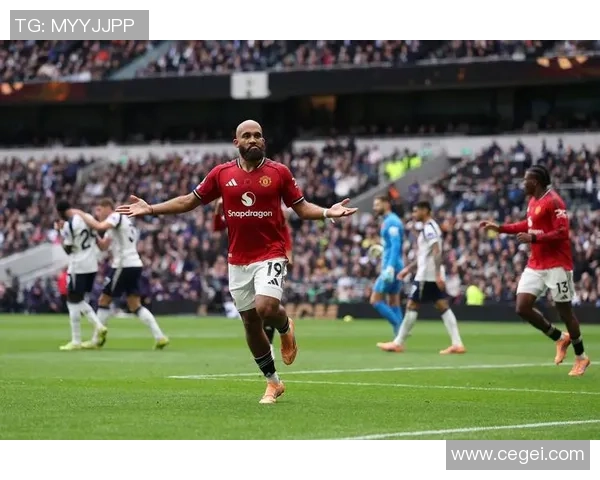 曼联在足总杯中绝杀热刺补时进球瞬间点燃全场激情