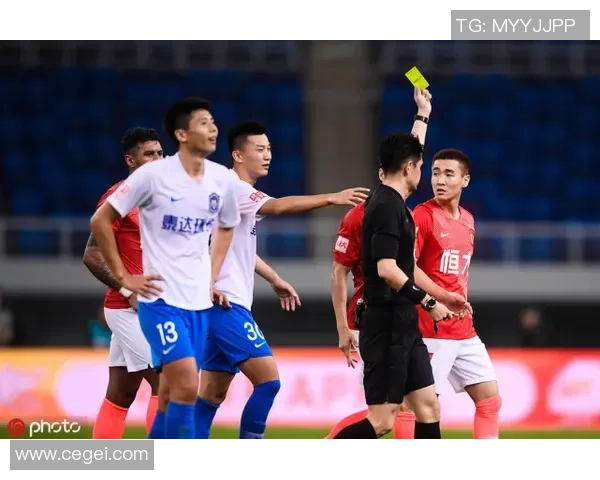 西甲激战曼城险胜那不勒斯争议判罚引发全场热议