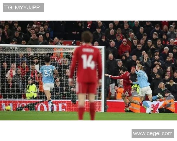 欧联杯激战国米逆转曼联绝杀时刻引发争议判罚全场沸腾